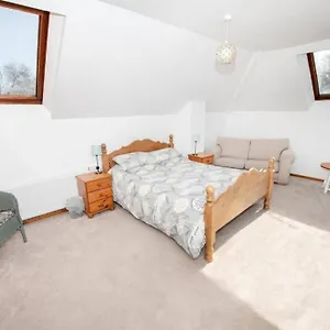 https://the-bungalow-at-seaways-sleeps-11.yorkshirehotels.net